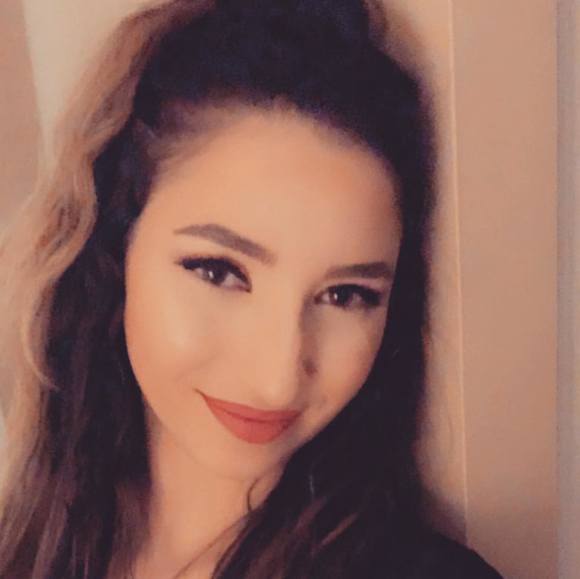 Meet your Posher, Yolanda - Picture 1 of 1